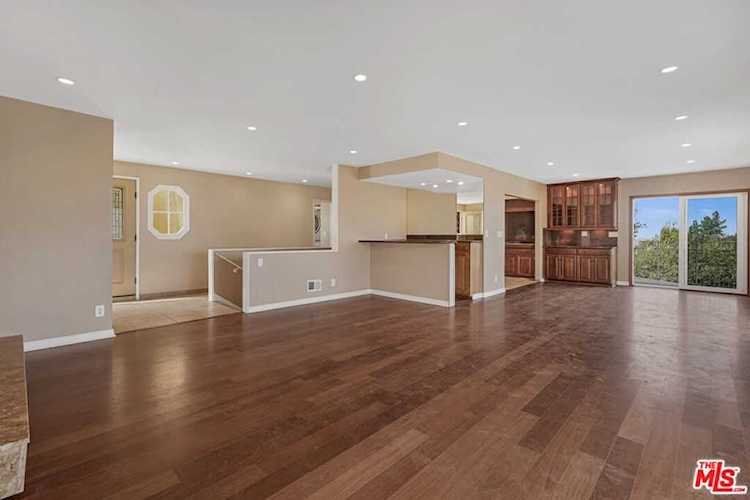 3731 Blue Canyon Dr Studio City, CA 91604