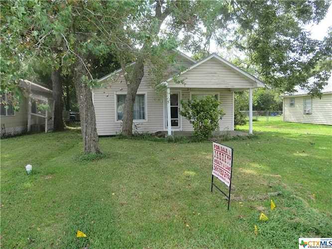 813 Williams Edna, TX 77957