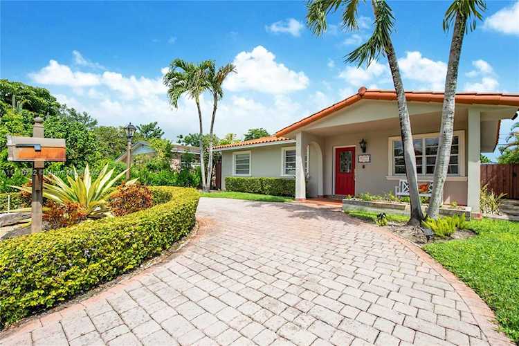 6771 N Waterway Dr Miami, FL 33155