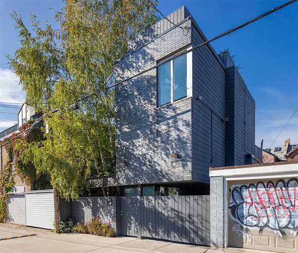 54 Croft St Toronto, ON M5S2N9