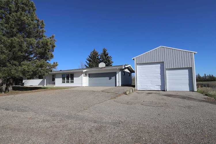 2501 SE 22nd St Minot, ND 58701 | MLS 212121 Photo 1