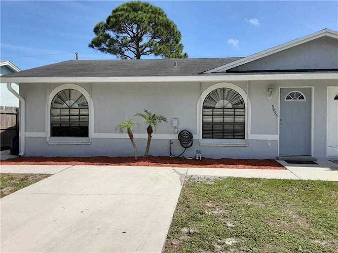 5695 SE Tangerine Stuart, FL 34997