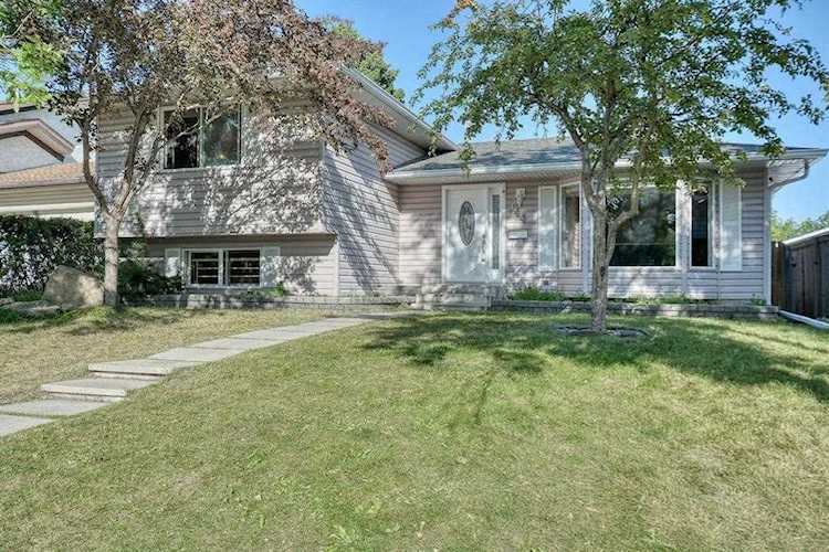 144 Pinewind Close NE Calgary, AB T1Y 2H8