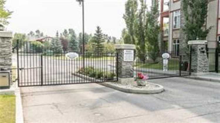 1205 Lake Fraser Green SE #.. Calgary, AB T2J 7H6