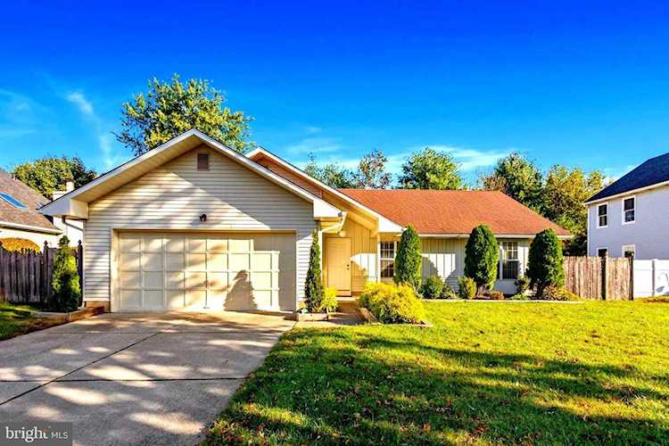 22 Winterset Ln Marlton, NJ 08053