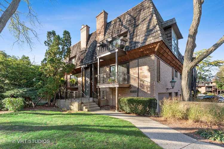 422 W Russell St #2 Barrington, IL 60010