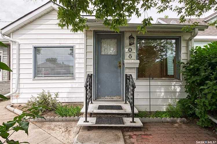 206 W Duffield St Moose Jaw, SK S6H 5H4