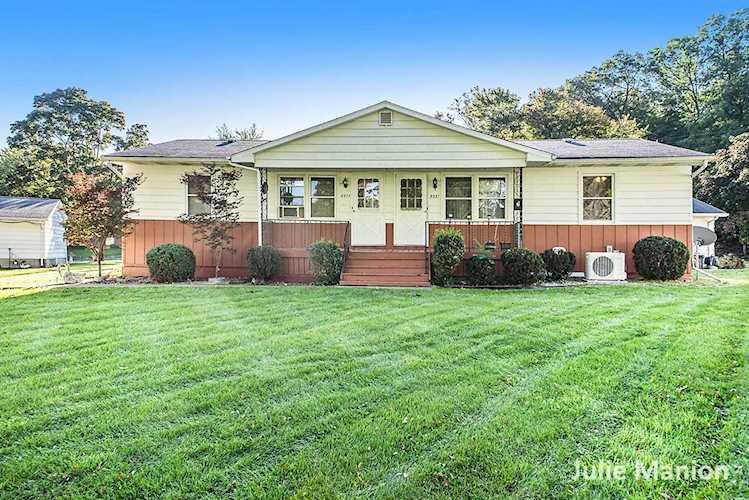 2231 SW Banner Dr Wyoming, MI 49509 | MLS 21111620 Photo 1