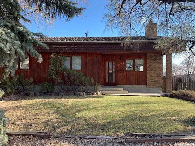 275 Wascana St Regina, SK S4R 4H8