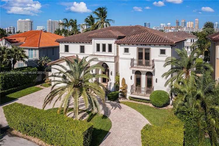 16433 NE 31st Ave North Miami Beach, FL 33160