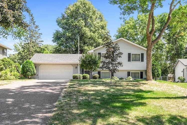 4888 Robinhood Circle Shoreview, MN 55126