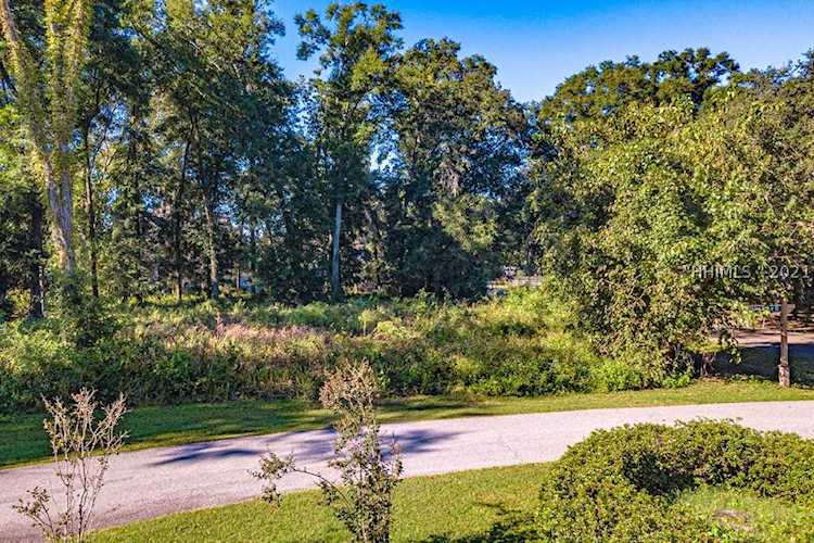 2 Walking Horse St Hilton Head Island, SC 29926