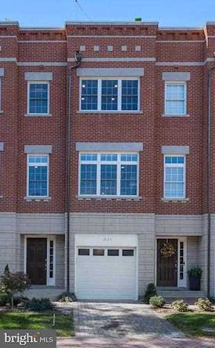 12125 Chancery Station Circle Reston, VA 20190 | MLS® VAFX2001737 Photo 1