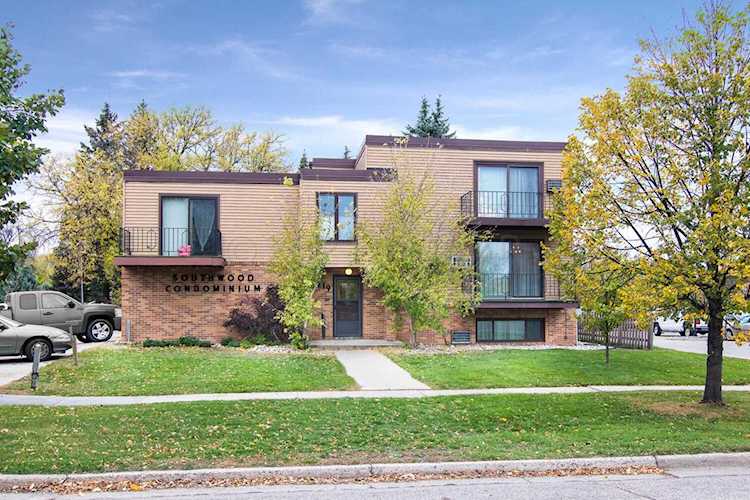 1219 S 7th St Moorhead, MN 56560