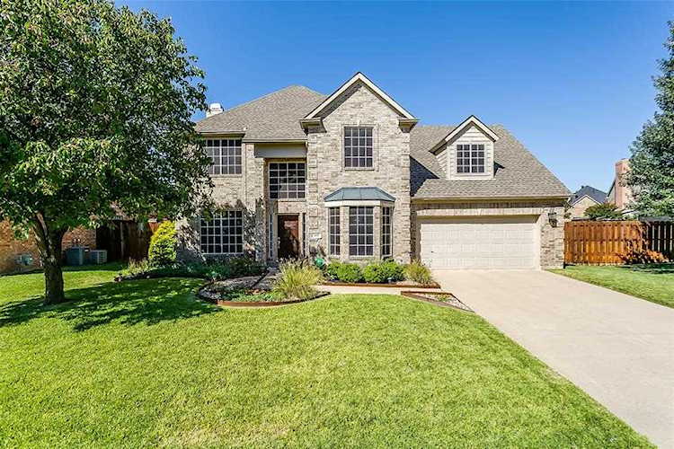 409 Shade Tree Circle Hurst, TX 76054