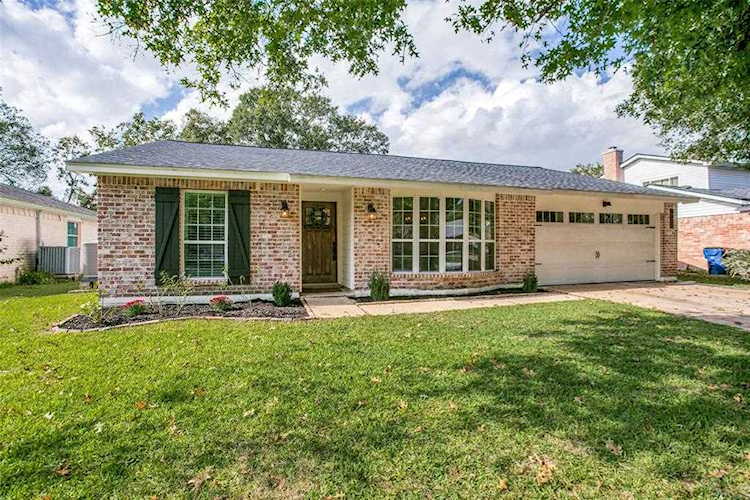 4222 Lucian Ln Friendswood, TX 77546