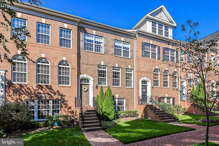 8040 Reserve Way Vienna, VA 22182