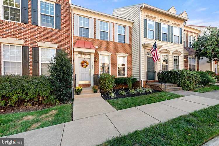 11483 Heritage Commons Way Reston, VA 20194 | MLS® VAFX2026792 Photo 1