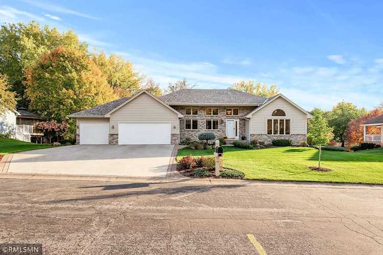 944 85th Avenue NW Coon Rapids, MN 55433