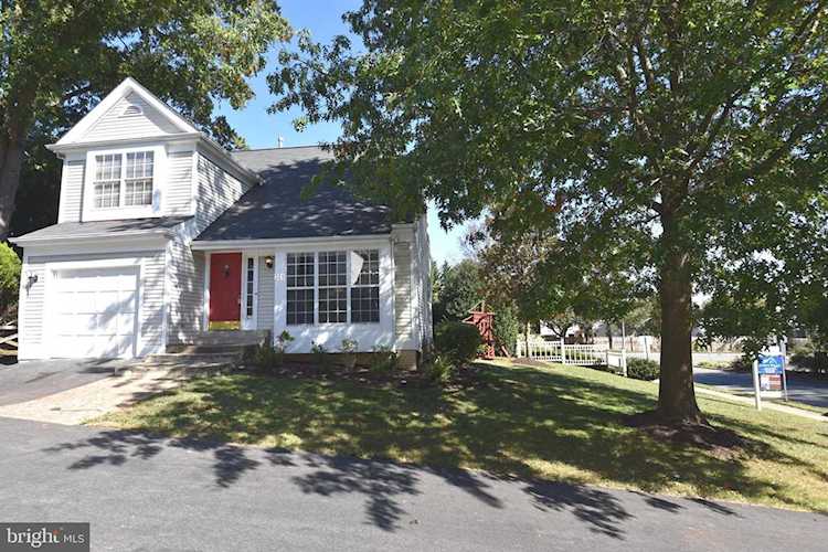 301 Foxridge Dr Leesburg, VA 20175 | MLS® VALO2010392 Photo 1