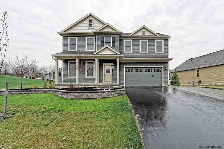 4 Beacon Dr Watervliet, NY 12189