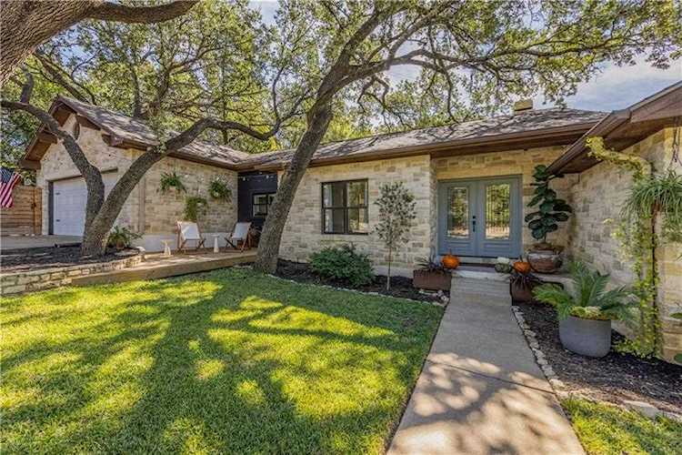 107 Crest View DR Lakeway, TX 78734