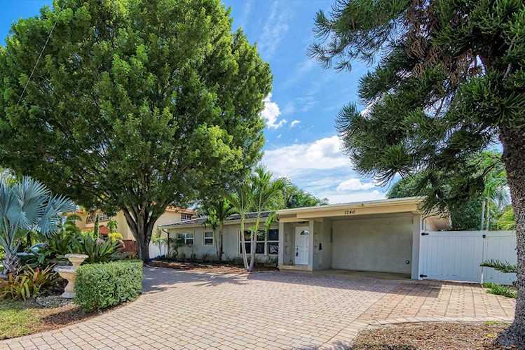 1246 SE 7th Court Deerfield Beach, FL 33441