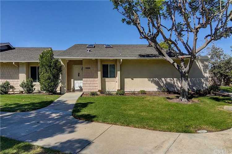 8686 Merced Circle #1010C Huntington Beach, CA 92646
