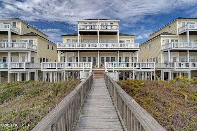 866 Villas Drive North Topsail Beach, NC 28460