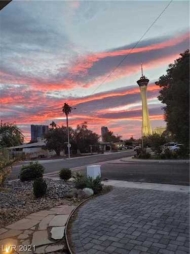 1819 Beverly Way Las Vegas, NV 89104