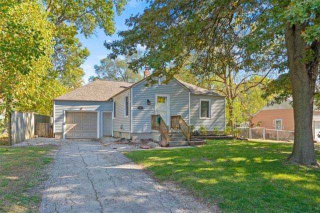 3907 Crestview Dr Independence, MO 64052
