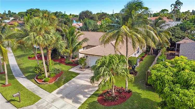 1574 SW 2nd St Boca Raton, FL 33486