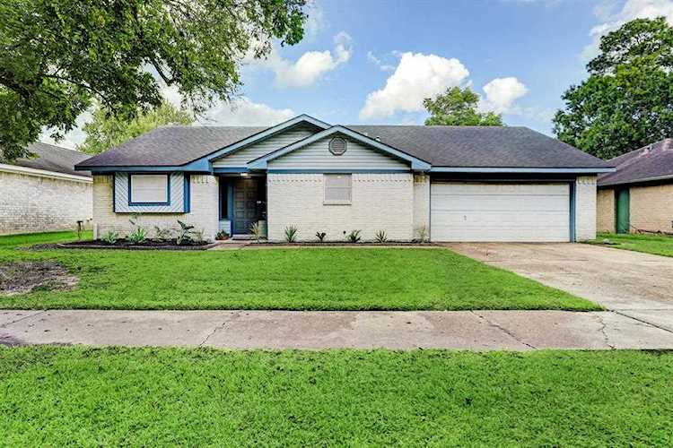 15751 Wandering Trl Friendswood, TX 77546
