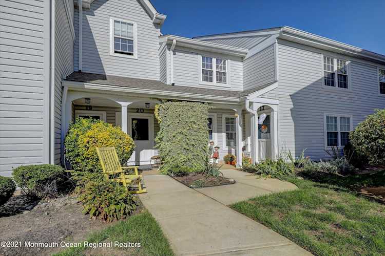 20 Tulip Ln Freehold, NJ 07728