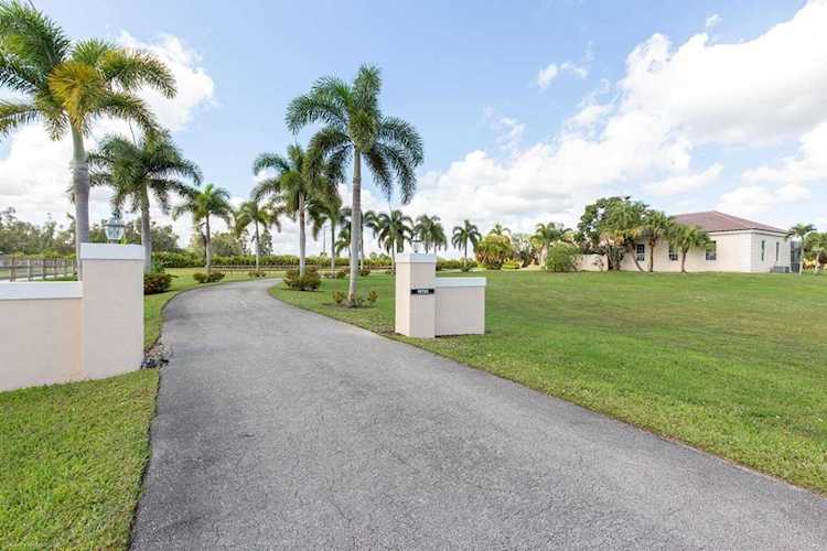 15725 Estancia Lane Wellington, FL 33414