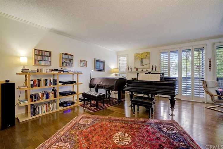 700 S Lake Ave #109 Pasadena, CA 91106