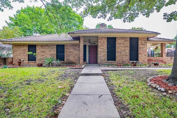 2236 Farrington Lane Hurst, TX 76054