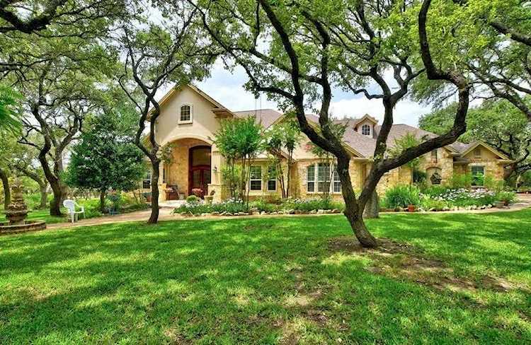999 Enchanted Oak Dr Driftwood, TX 78619