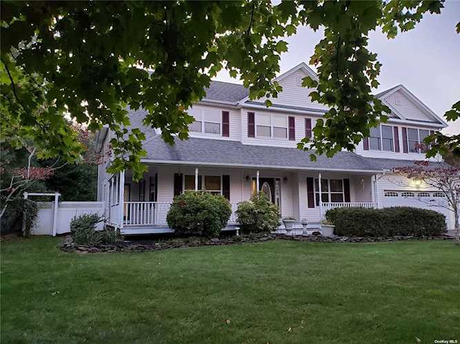 42 Paige Lane Moriches, NY 11955