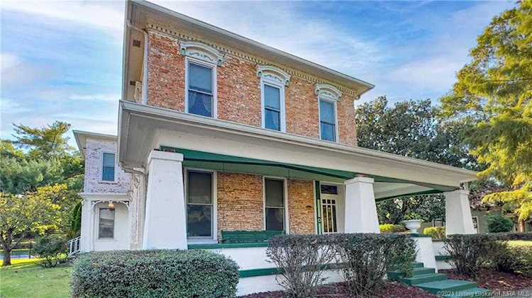 303 W Market St Jeffersonville, IN 47130