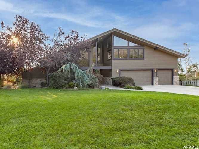 9706 S Ruskin Cir E Sandy, UT 84092