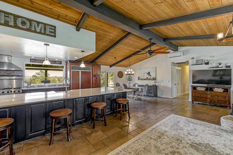 21833 Squaw Grass Trl Redding, CA 96003