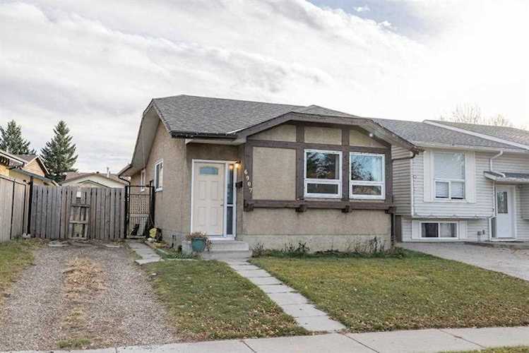 6907 4 Ave NE Calgary, AB T2A 6M1