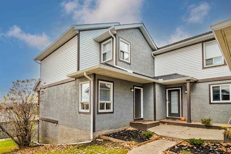 404 Signal Hill Green SW Calgary, AB T3H 2Y4