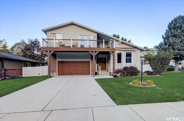 11918 S Hidden Valley Club Drive Sandy, UT 84092