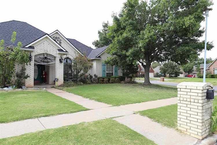 7614 NW Castlerock Pl Lawton, OK 73505
