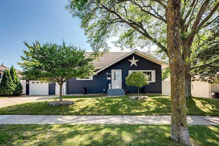 2210 Falcon Avenue Saint Paul, MN 55119