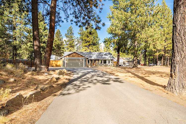 60025 Hopi Rd Bend, OR 97702 | MLS 220131442 Photo 1