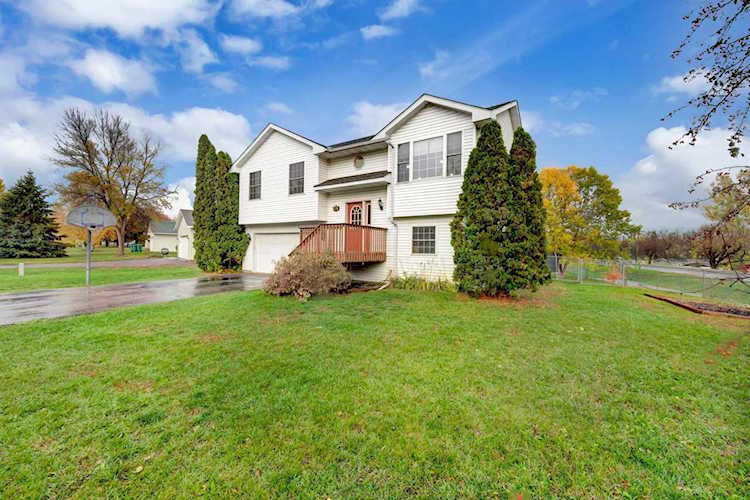 9001 Tamarack Lane Rockford, MN 55373