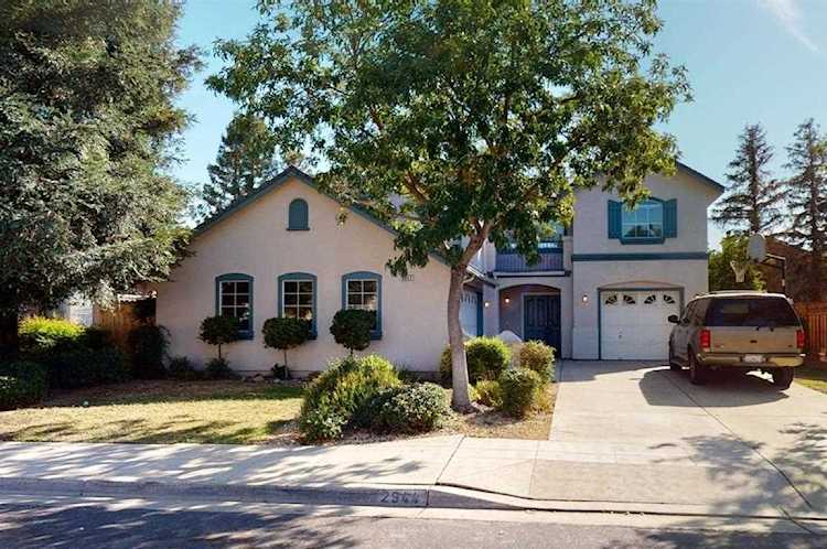 2944 Sussex Avenue Clovis, CA 93611